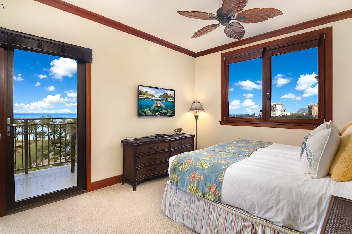 King bedroom with ocean views and lanai access